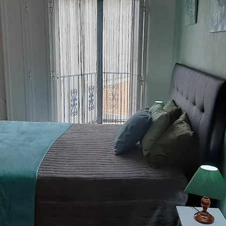 Oceanus With Private Kitchen, Bathroom And Terrace 300m From The Δωμάτια σε οικογενειακή κατοικία Σάγκρες