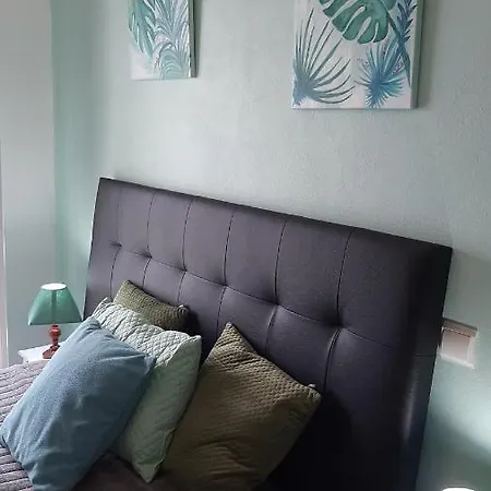 Δωμάτια σε οικογενειακή κατοικία Oceanus With Private Kitchen, Bathroom And Terrace 300m From The Σάγκρες